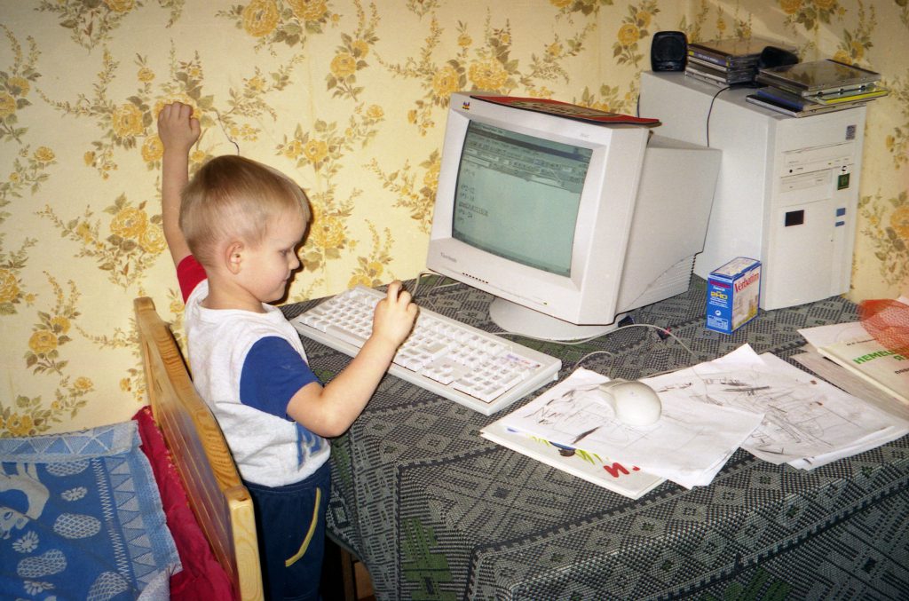 Μικρό Vitalik Buterin με υπολογιστή